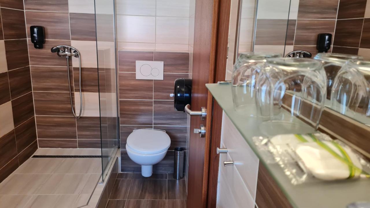 Hotel Sipox Strba Bagian luar foto