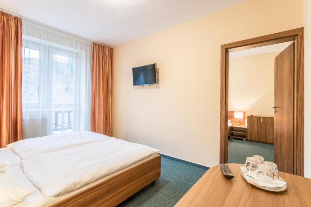 Hotel Sipox Strba Bagian luar foto