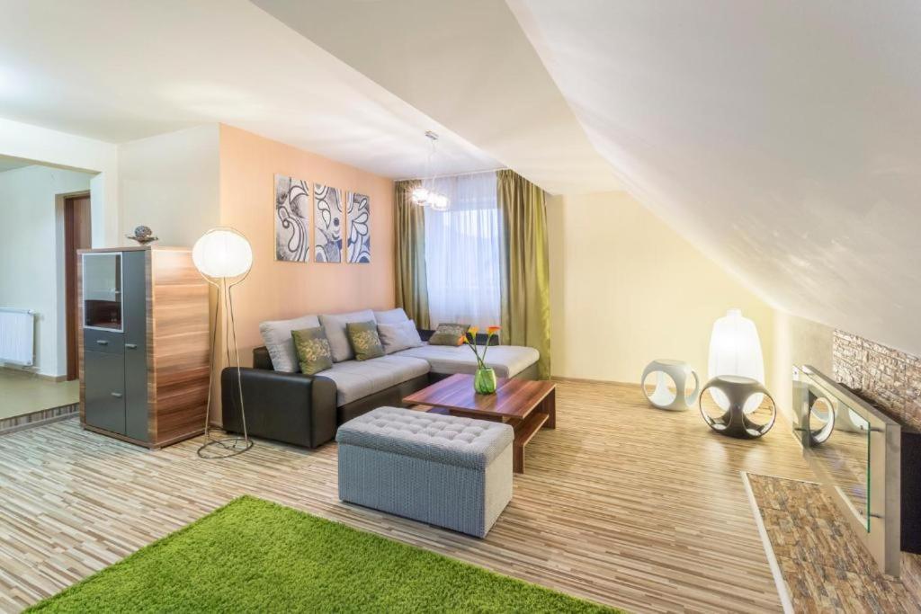 Hotel Sipox Strba Bagian luar foto