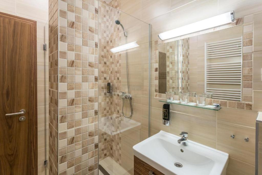 Hotel Sipox Strba Bagian luar foto