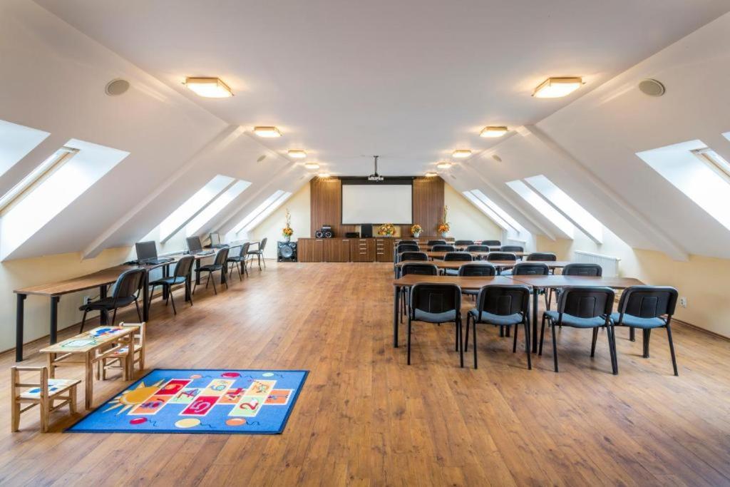 Hotel Sipox Strba Bagian luar foto