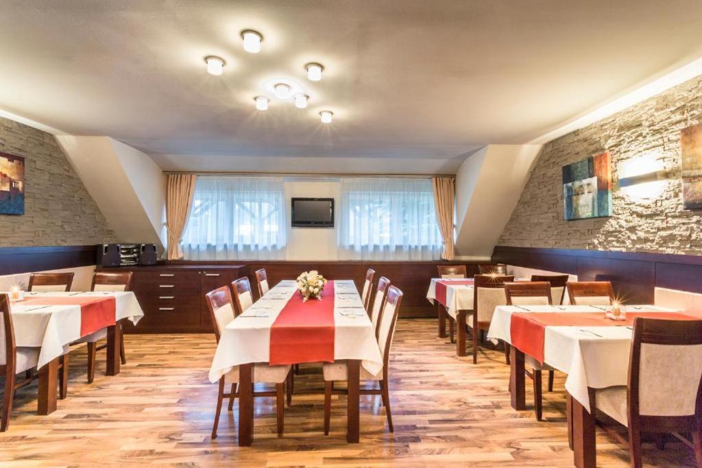 Hotel Sipox Strba Bagian luar foto